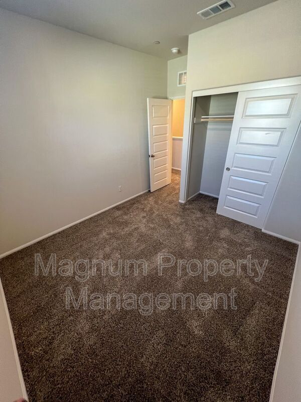 Building Photo - 40636 Birchfield Dr