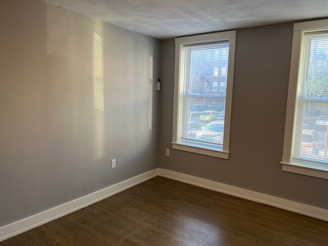 Building Photo - 27 N Margin St