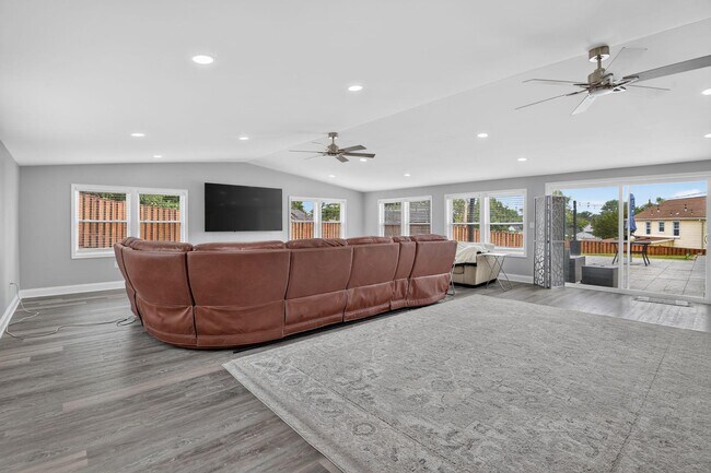 Building Photo - 12420 Seabury Ln