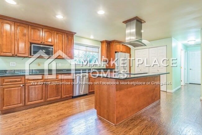 Building Photo - 9425 195th Ave NE