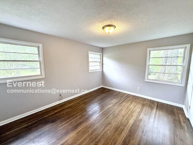 Building Photo - 304 Westwood Dr