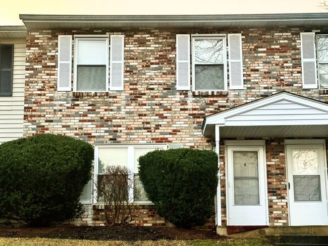 Building Photo - Prime Location Close to Virginia Tech