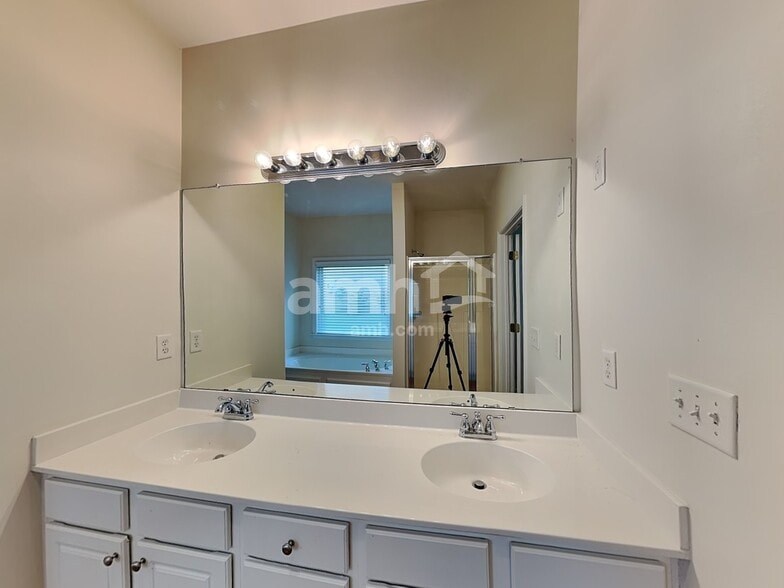Building Photo - 6486 Stonelake Pl SW