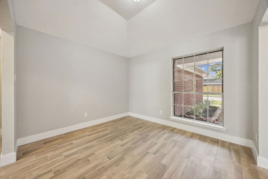 Building Photo - 2942 Waterloo Rd