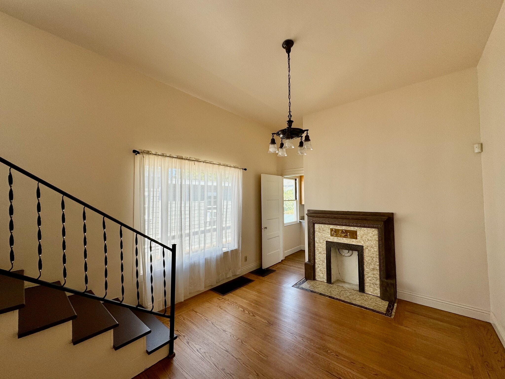 Dining Room - 1910 Union St