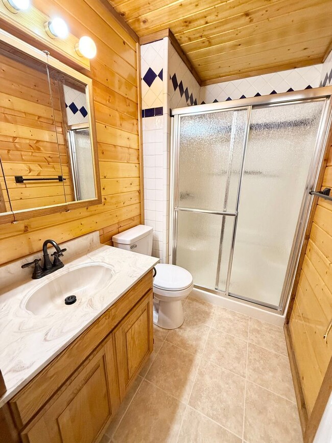 Building Photo - 284 CR 202 E