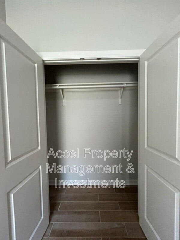 Building Photo - 8410 N 33rd Ln