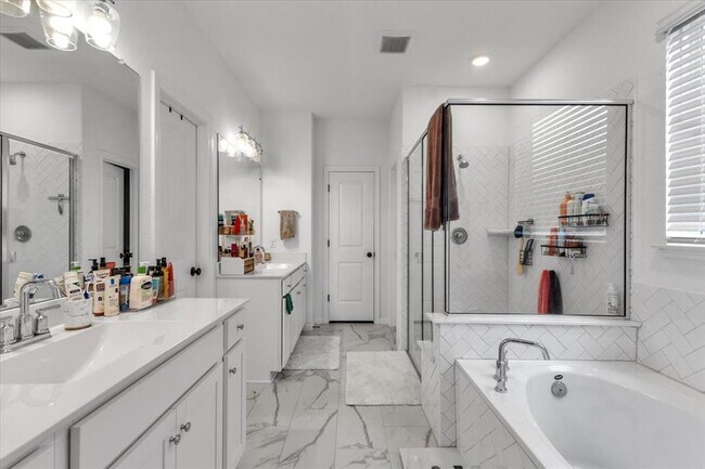 Building Photo - 17608 Penfolds Dr