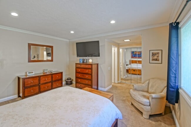 Building Photo - FULLY FURNISHED, CHARMING & AIRY, 4BR2BA MONTEMALAGA HILLTOP HOME W/ “QUEENS NECKLACE” VIEWS, 2-C...