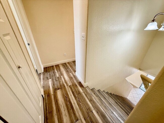 Building Photo - Stylishly Home in Gated Community – Minute...