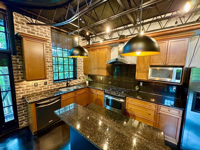Building Photo - 5434 Peachtree Rd