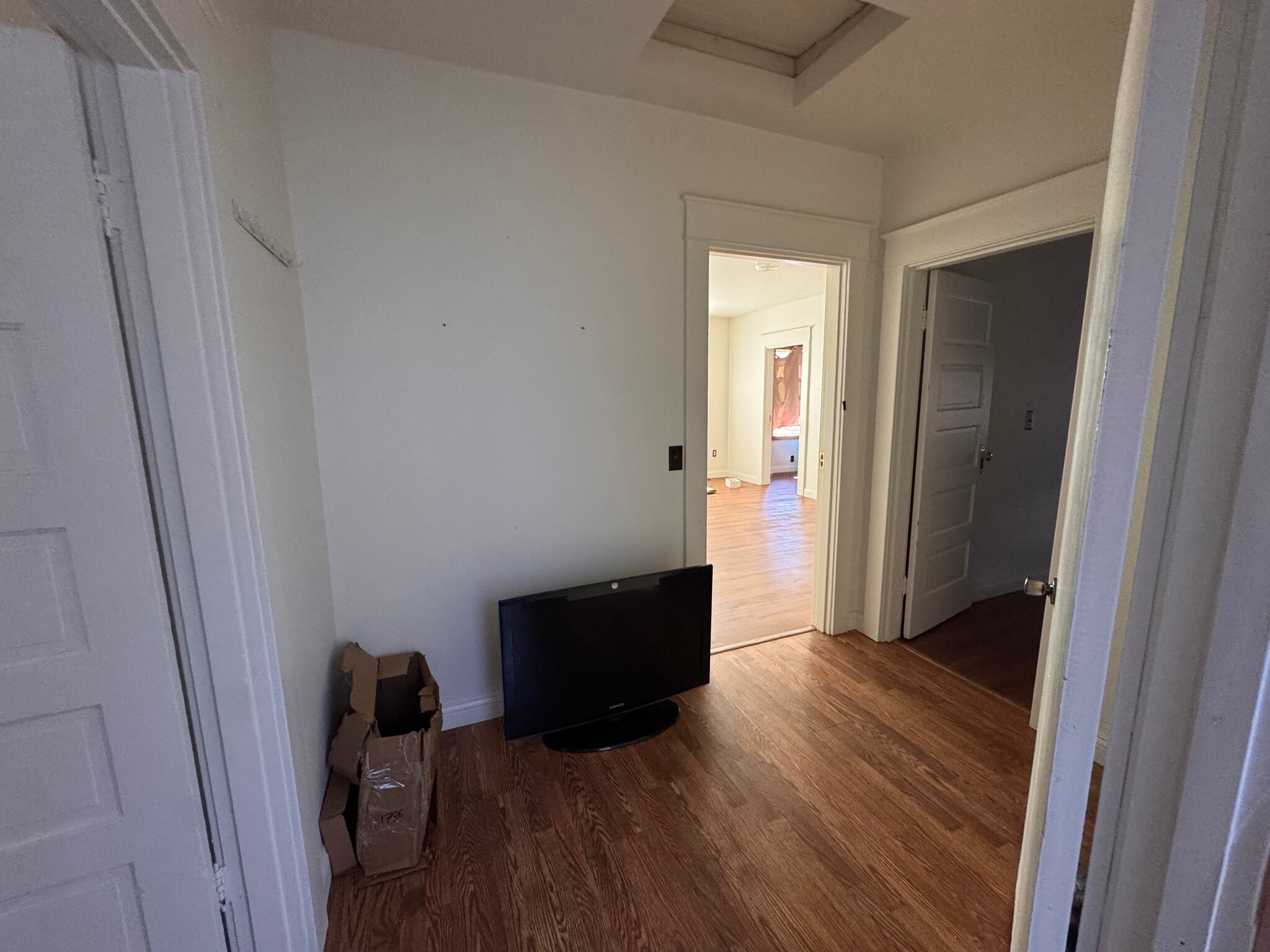 Entry Way - 5905 N Lombard St
