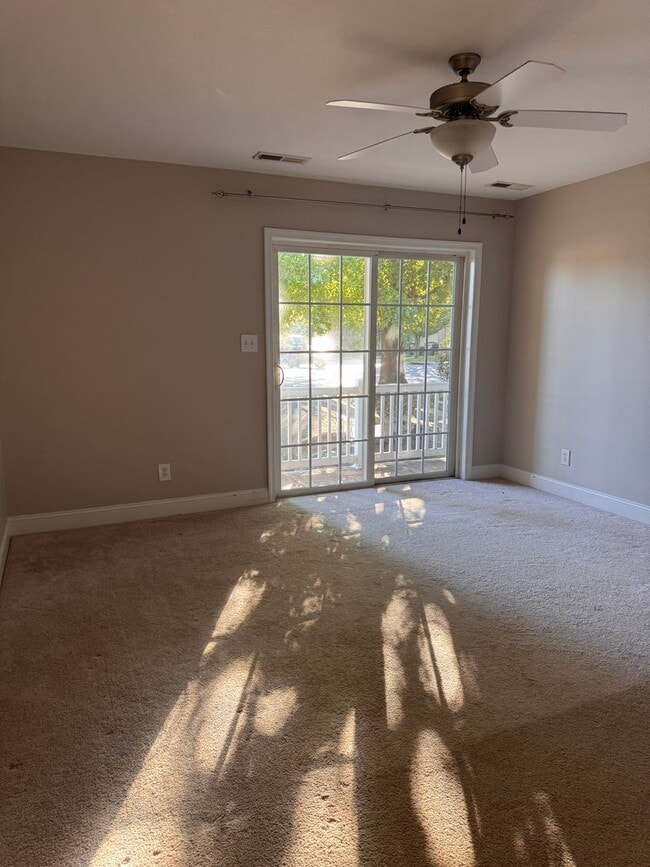 Building Photo - 3 Bedroom || 2 Bathroom Main Level Apartme...