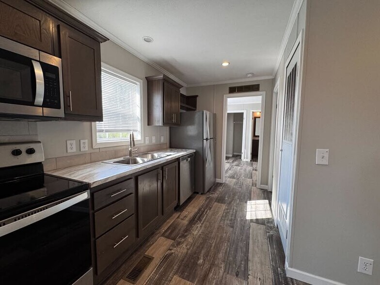 Building Photo - 10610 State Rte 762