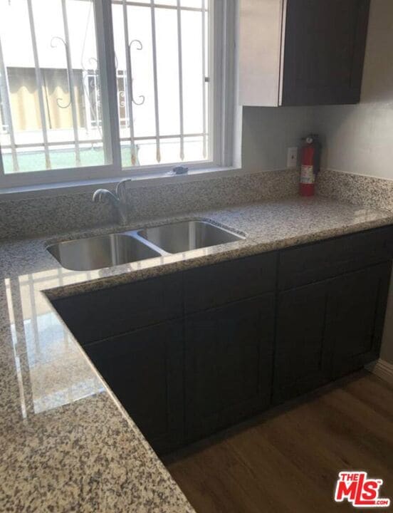 Building Photo - 1229 W 36th Pl