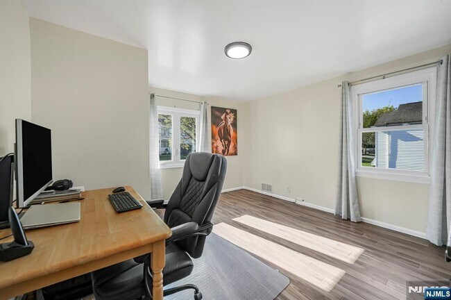 Building Photo - 405 Burnet Pl