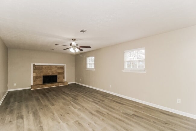 Building Photo - 6492 Meadowlark Dr