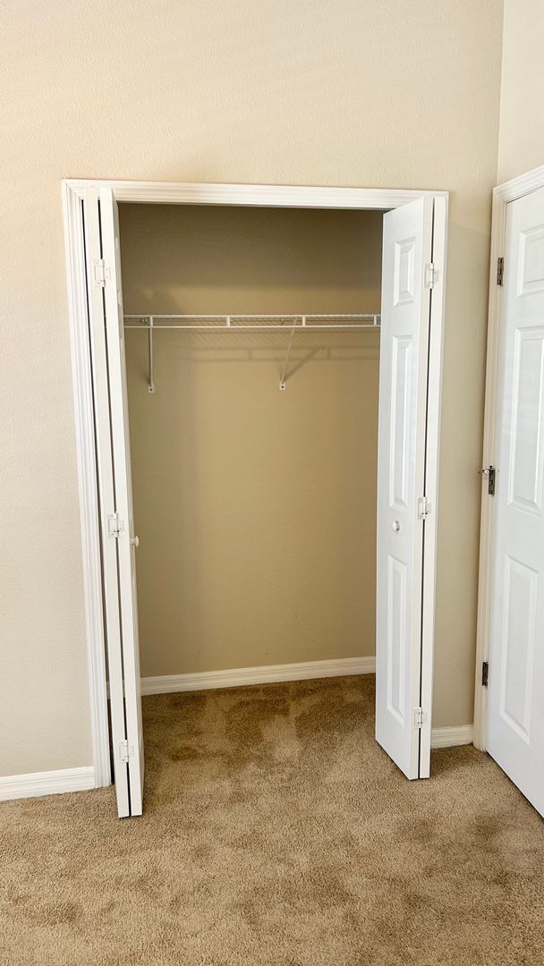 Building Photo - 3 bedroom, 2.5 bath, 2 car garage in a Qui...