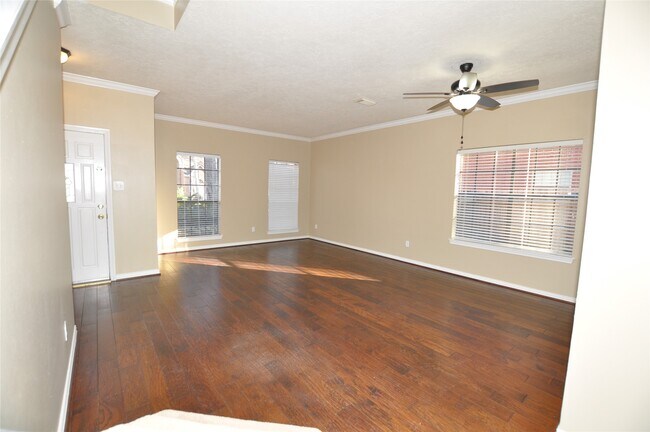 Building Photo - 3614 Scenic Valley Dr