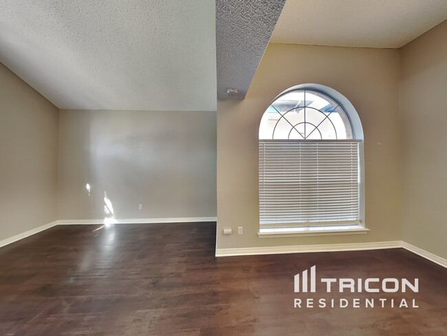Building Photo - 1626 Mockingbird Ln
