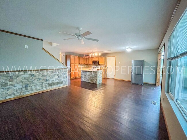 Building Photo - 3 Bedroom, 2.5 Bathroom in Waukee