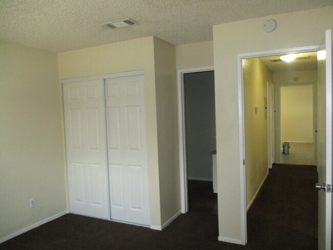 Building Photo - 836 E Avenue J12