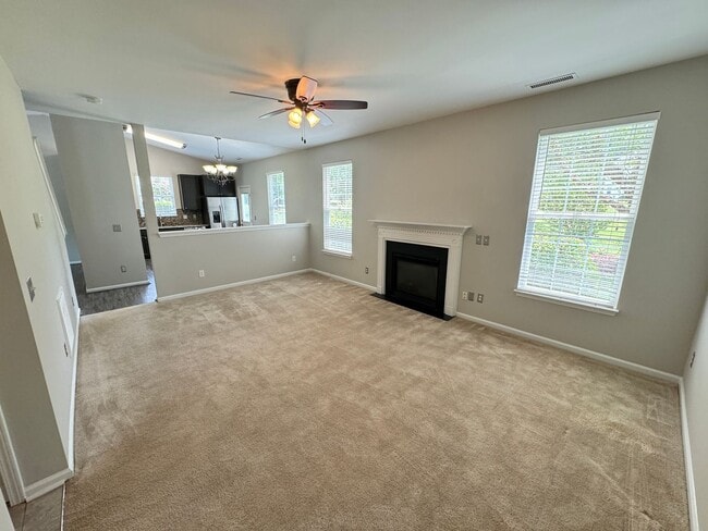 Building Photo - Stunning 3BR/2.5BA w/ Upgrades & Pool Access