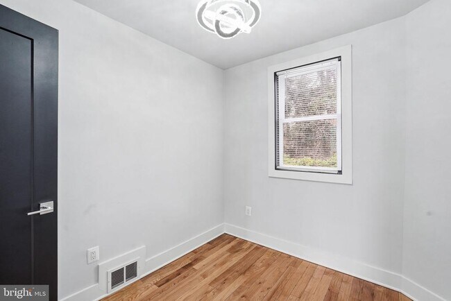 Building Photo - 1204 Trenton Pl SE