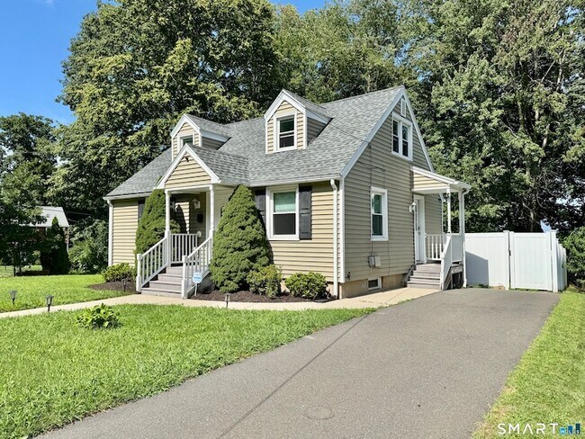 Building Photo - 439 Quinn St