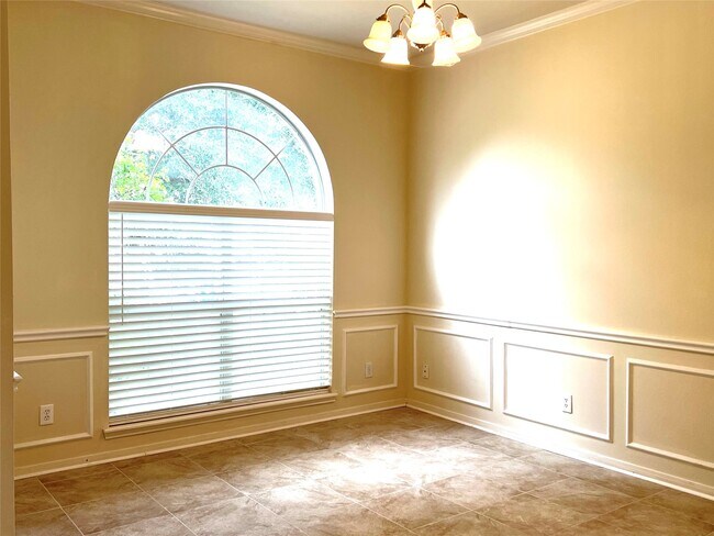 Building Photo - 442 Pinewood Ridge Dr