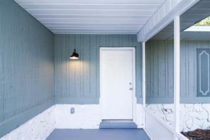 Building Photo - Recently updated, custom 3/2/2 on fenced corner lot in Inverness, $1900/mo!