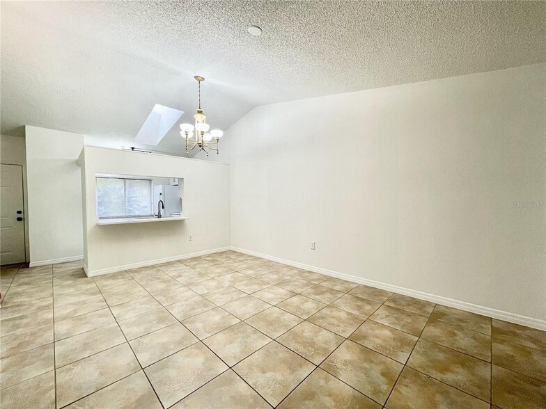 Building Photo - 9816 River Crest Ct