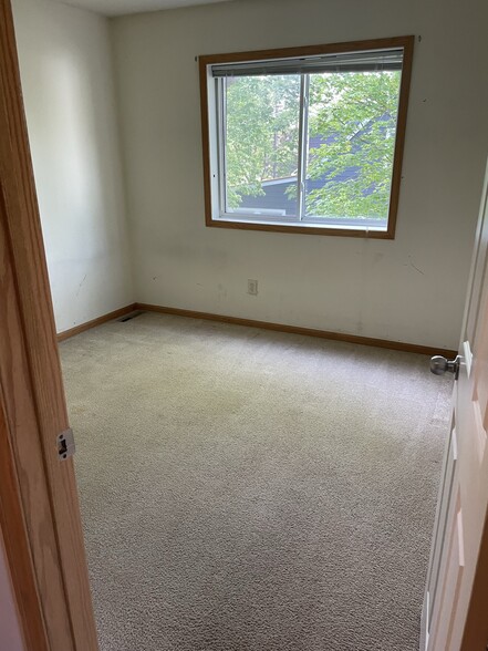 Building Photo - 300 Linden St N