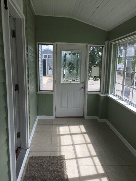 Sun Room - 401 S 22nd St