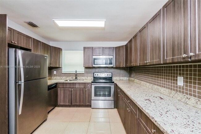 Building Photo - 221 N 65th Way