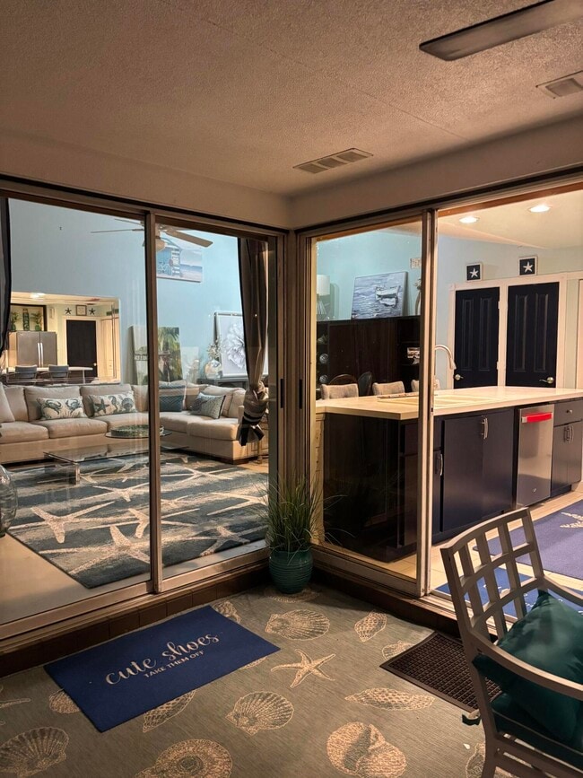 Building Photo - 7104 Geminata Oak Ct