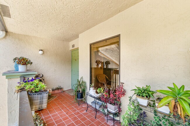 Building Photo - 5087 Oakhill Ln