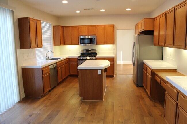 Building Photo - 35703 Date Palm St