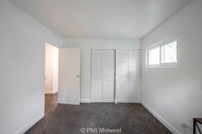 Building Photo - 4627 Karen Dr