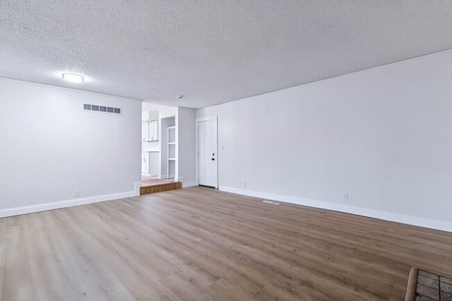 Building Photo - 3233 Wolcott St