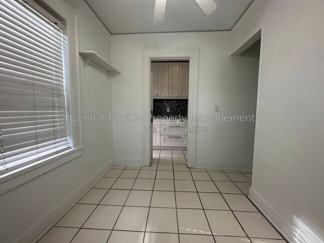 Building Photo - 617 N Hyer Ave
