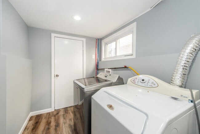 Building Photo - 894 AVENUE C