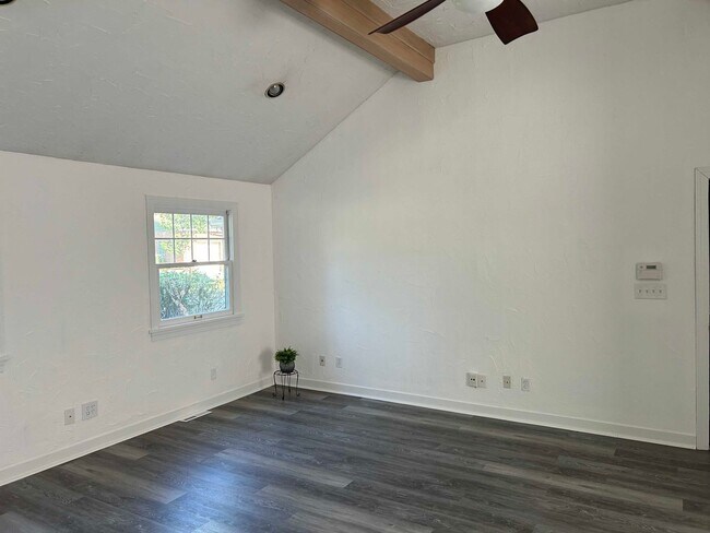 Building Photo - Spacious Colonial For Rent in Lyndhurst