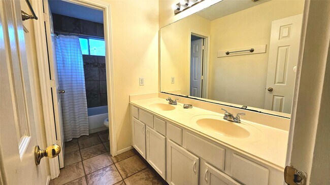 Building Photo - 3121 English Oaks Blvd
