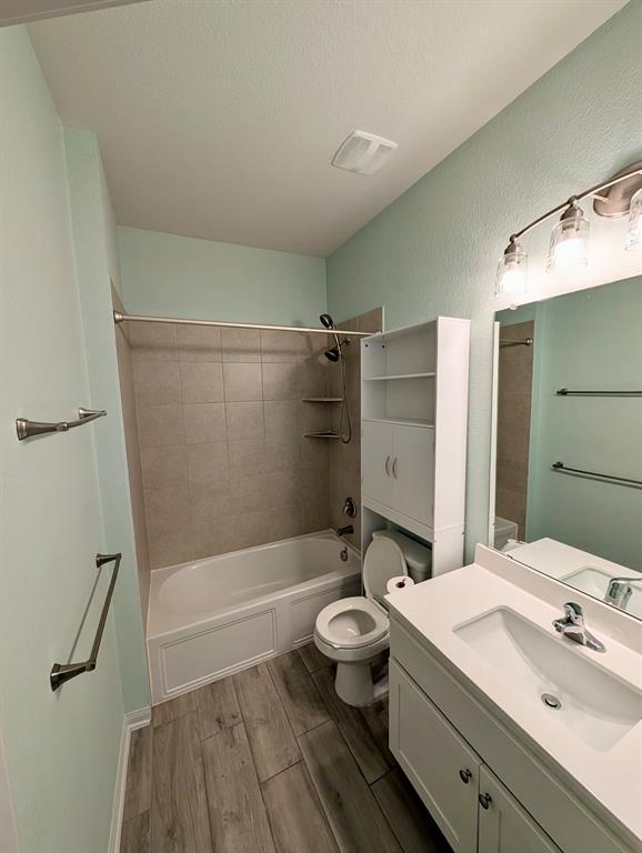Building Photo - 824 Falkland Trace