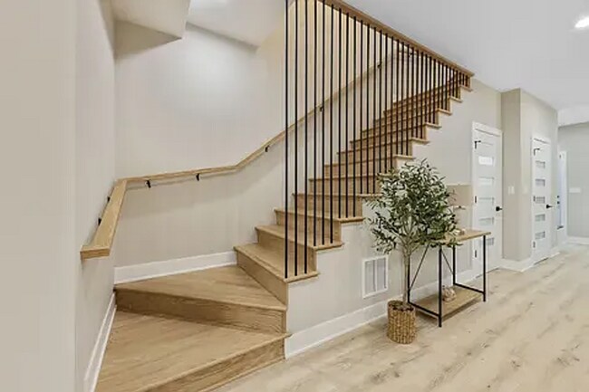 Building Photo - 5901 W Erie St