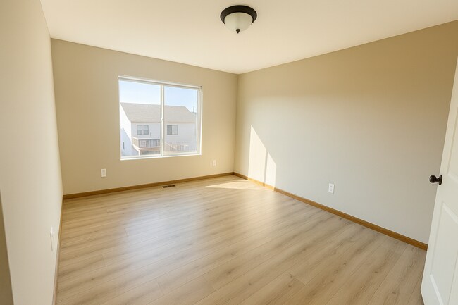 Building Photo - 729/31 Deer Haven