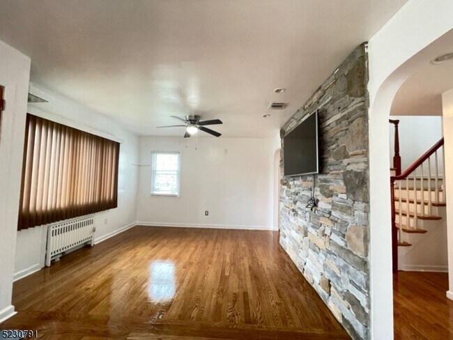 Building Photo - 39 Hillman Dr