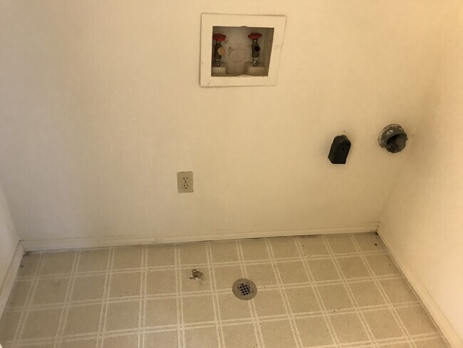 Building Photo - Duplex