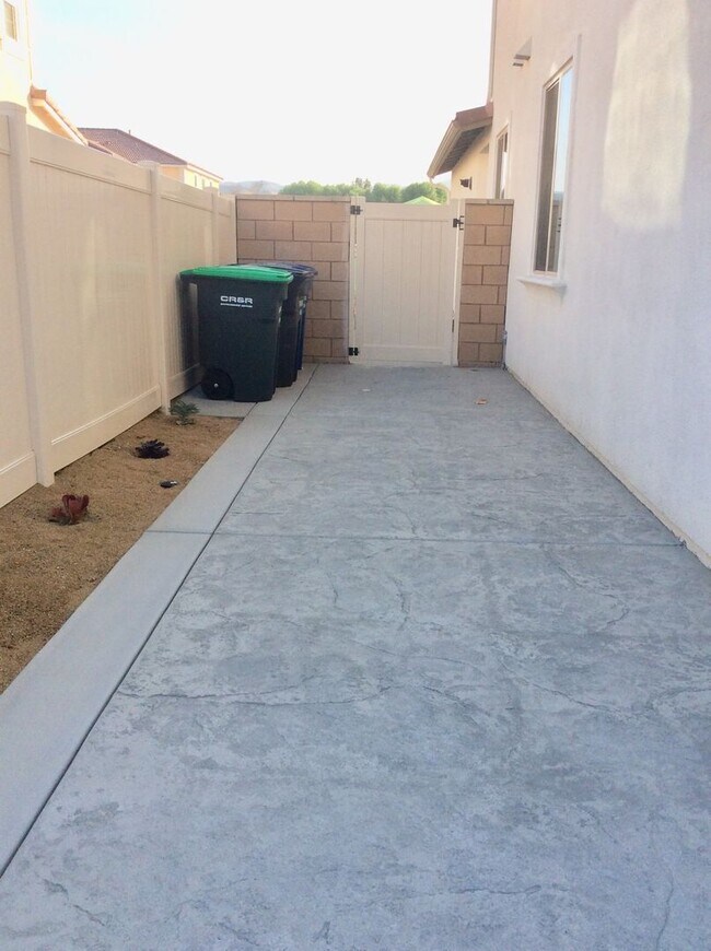 Building Photo - 2 Bedroom 1 Bath for rent in Loma Linda PLEASE READ DESCRIPTION